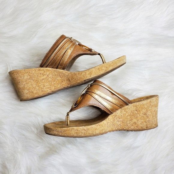 Clarks Gold Leather & Medallion Wedges - Picture 5 of 6